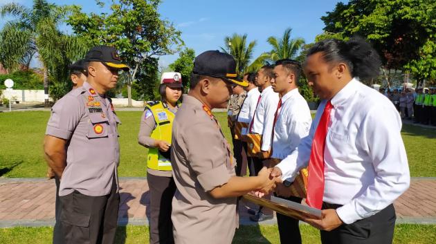 Enam Anggota Berprestasi Terima Penghargaan