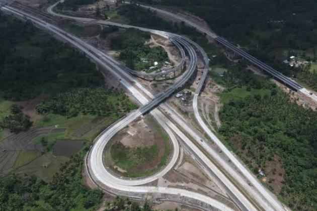 Hari Ini, Jokowi Resmikan Jalan Tol Manado-Minut-Bitung