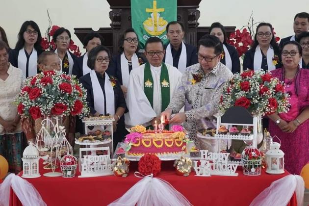 Wawali Hadiri HUT 19 GMIM Sumber Berkat Malalayang