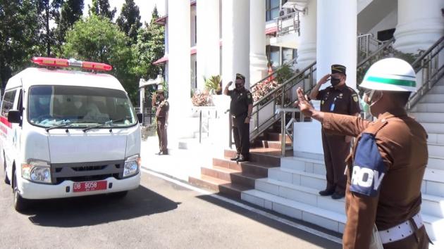 Wakajati Pimpim Penghormatan Terakhir Kepada Jenazah Almarhum Lukman Efendy