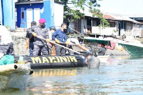 Lantamal VIII Gelar Mapalus di Muara Sungai Tondano