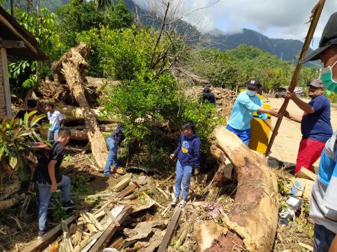 Pemkab Bolmong Kerja Bakti di Lokasi Bencana Sangtombolang 