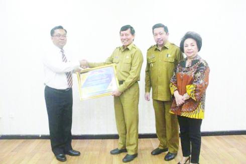 Wali Kota Manado Terima Penghargaan dari Menteri Keuangan
