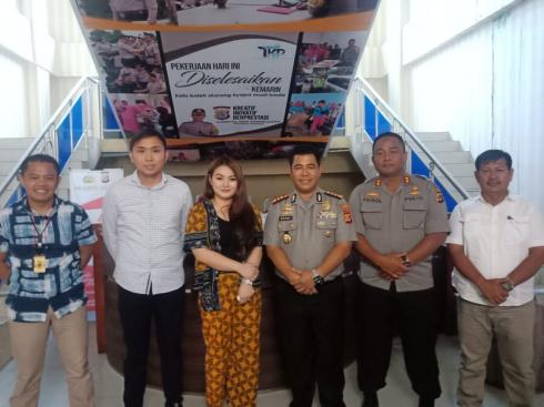 Anggota DPR-RI Hillary Lasut Sambangi Pelayanan Polresta Manado