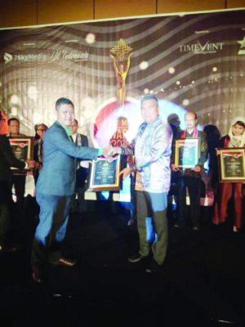 PD Pasar Manado Terima Penghargaan Kategori Pelayanan Terbaik
