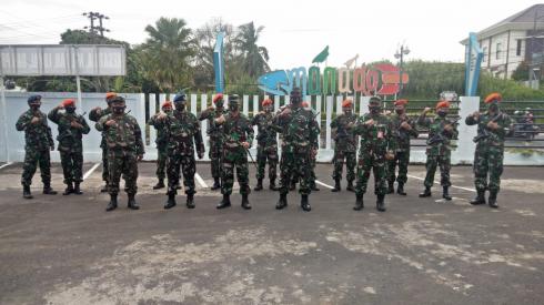 Komandan Pangkalan TNI Angkatan Udara Sam Ratulangi Terima Regu Satgas Pam Aset AU