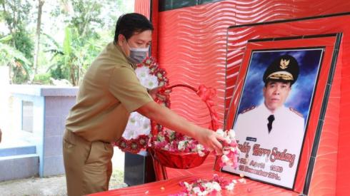 Wagub Ziarah Ke Makam Mantan Pemimpin Sulut 