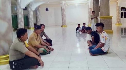 Usai Cekcok, Kakak Adik Didamaikan di Masjid 