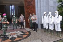 Waspada COVID-19, TNI-POLRI Lakukan Penyemprotan Disinfektan Dibeberapa Gereja