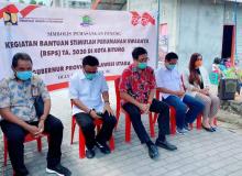 Mantiri dan Honandar Dampingi Wagub serahkan Bantuan Stimulan Perumahan