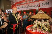 Hadiri HUT Minahasa ke-591 Olly Dikukuhkan Sebagai Tonaas Wangko Um Banua
