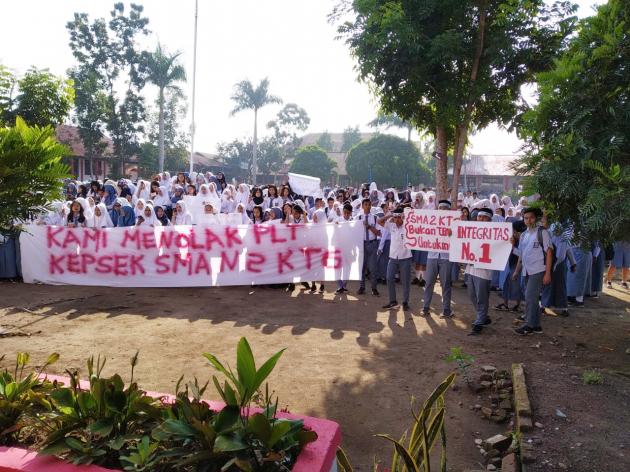 Siswa SMA Negeri 2 Kotamobagu Tolak Kepsek Baru