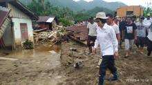 Bupati Yasti Tinjau Langsung Lokasi Banjir Bandang di Domisil 