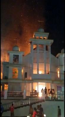 Gedung Gereja GMIM Solagratia Kairagi, Hangus Terbakar